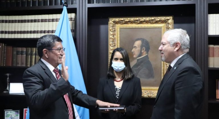 Canciller Eduardo Enrique Reina Juramentó A Candelario Reyes García…